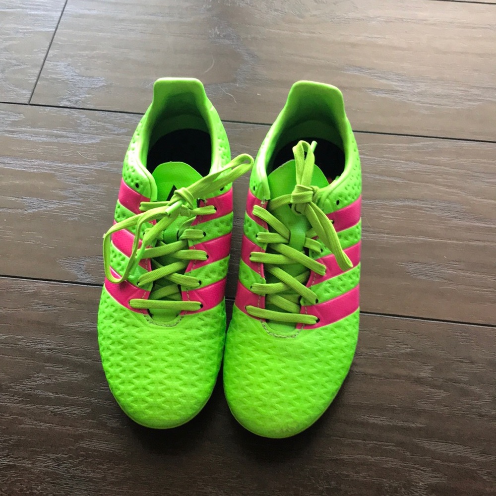 Soccer cleats